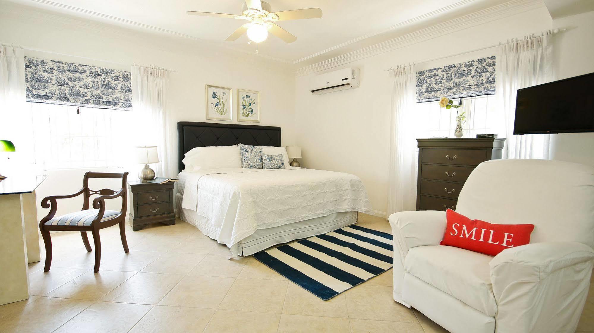 Cattleya Luxury Suites Kingston Exterior photo